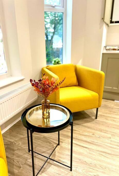 Brand New Apt - Beach Breeze Spacious 1-Bedroom Apartment With Parking - Sleeps 4 Ppl- Internet Bournemouth Kültér fotó