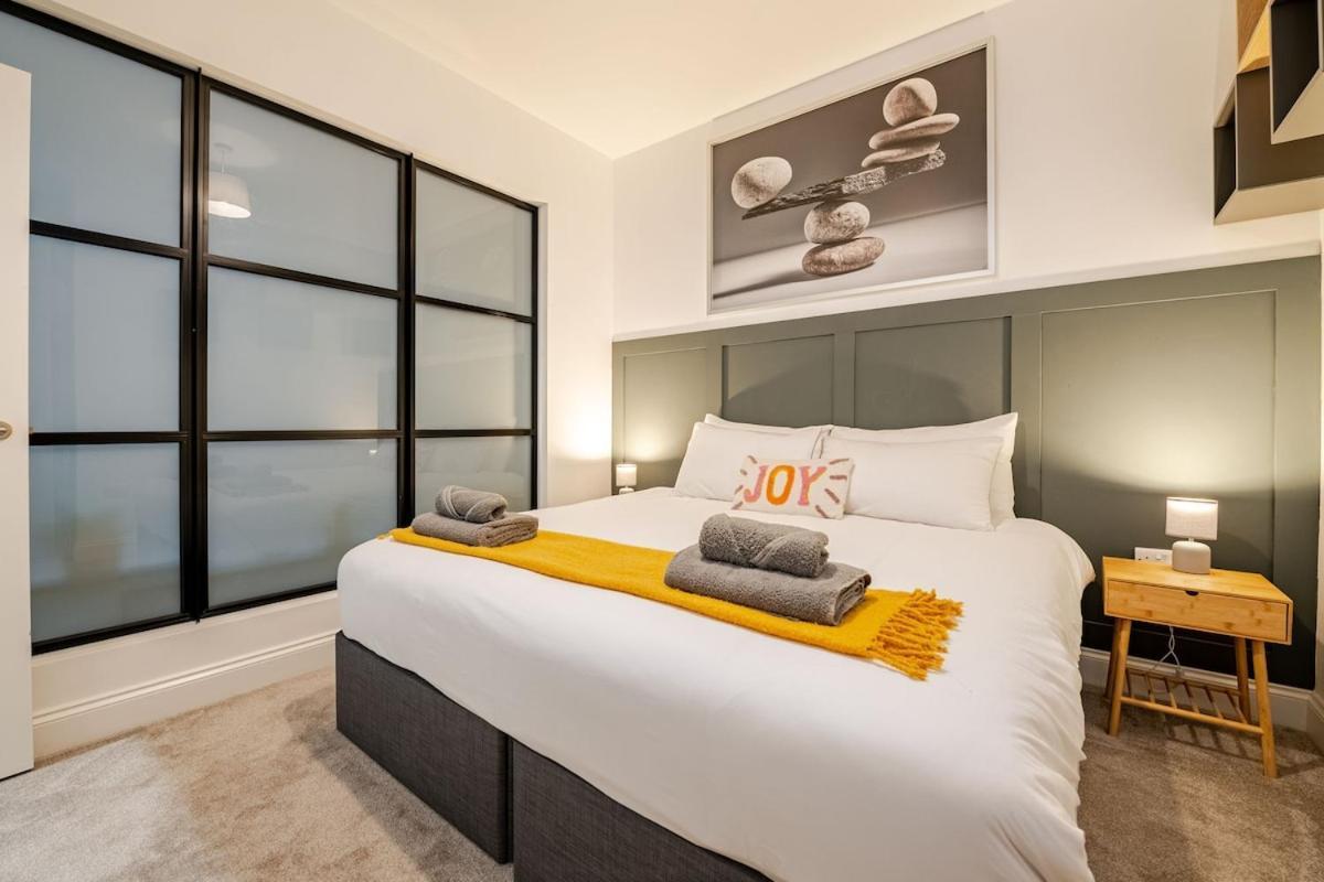 Brand New Apt - Beach Breeze Spacious 1-Bedroom Apartment With Parking - Sleeps 4 Ppl- Internet Bournemouth Kültér fotó