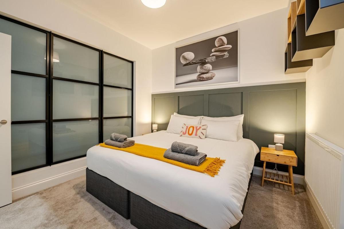 Brand New Apt - Beach Breeze Spacious 1-Bedroom Apartment With Parking - Sleeps 4 Ppl- Internet Bournemouth Kültér fotó
