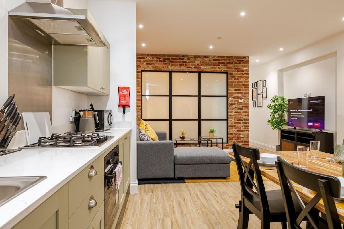 Brand New Apt - Beach Breeze Spacious 1-Bedroom Apartment With Parking - Sleeps 4 Ppl- Internet Bournemouth Kültér fotó