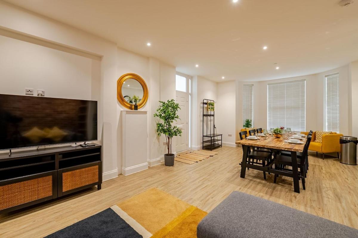 Brand New Apt - Beach Breeze Spacious 1-Bedroom Apartment With Parking - Sleeps 4 Ppl- Internet Bournemouth Kültér fotó