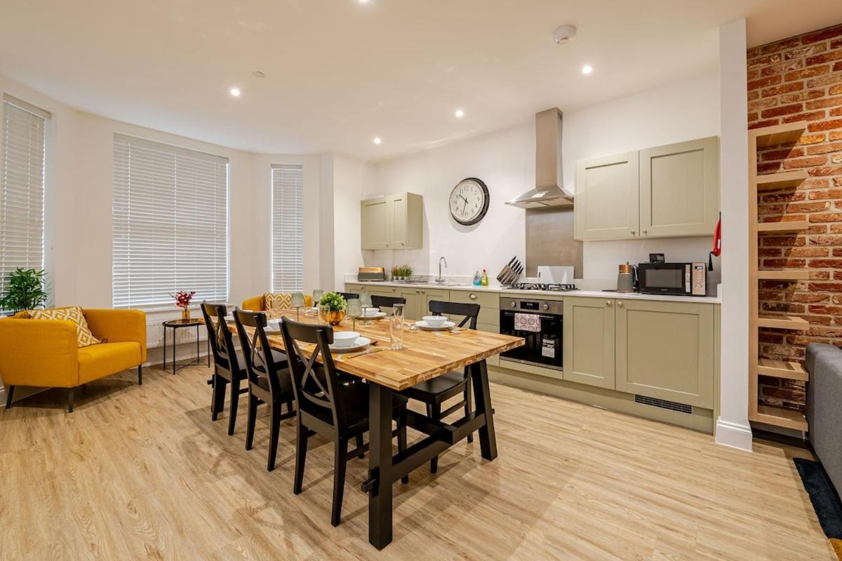 Brand New Apt - Beach Breeze Spacious 1-Bedroom Apartment With Parking - Sleeps 4 Ppl- Internet Bournemouth Kültér fotó