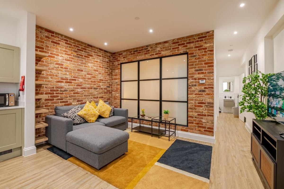 Brand New Apt - Beach Breeze Spacious 1-Bedroom Apartment With Parking - Sleeps 4 Ppl- Internet Bournemouth Kültér fotó