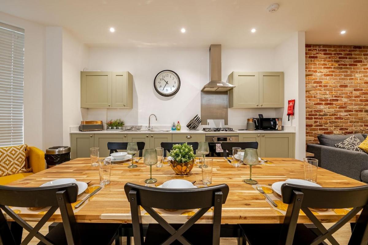 Brand New Apt - Beach Breeze Spacious 1-Bedroom Apartment With Parking - Sleeps 4 Ppl- Internet Bournemouth Kültér fotó