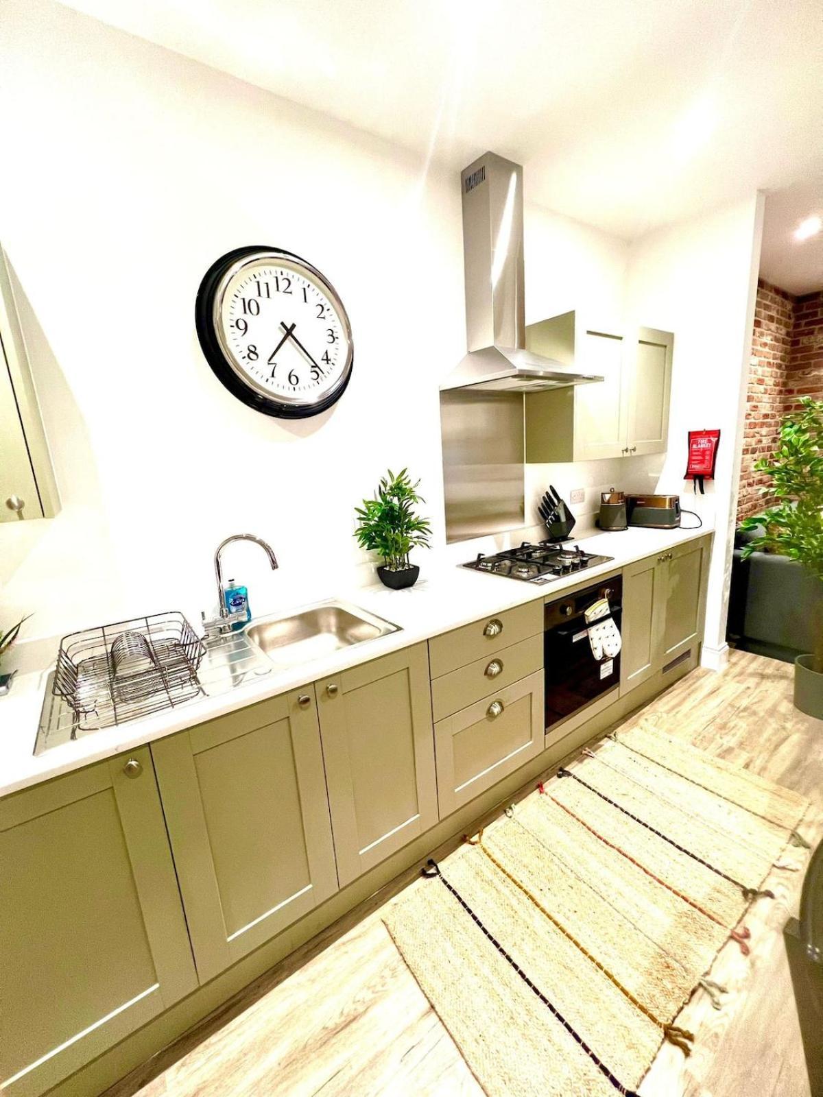 Brand New Apt - Beach Breeze Spacious 1-Bedroom Apartment With Parking - Sleeps 4 Ppl- Internet Bournemouth Kültér fotó