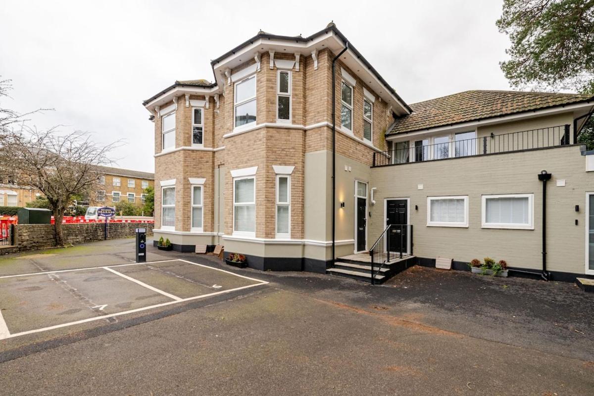 Brand New Apt - Beach Breeze Spacious 1-Bedroom Apartment With Parking - Sleeps 4 Ppl- Internet Bournemouth Kültér fotó